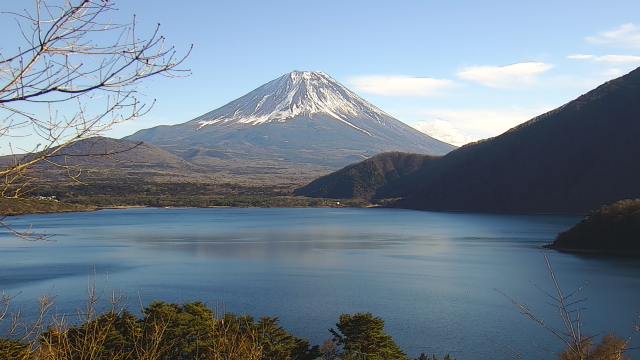Fuji seen from the shore of Lake Motosu